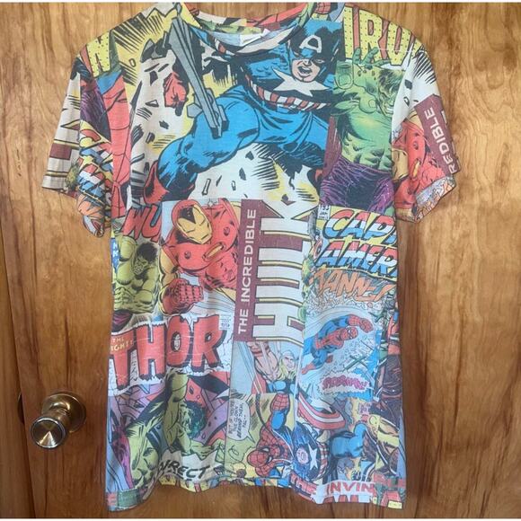 Marvel Comics Super Hero Colorful Graphic PrintCrew Neck T-Shirt Size Medium